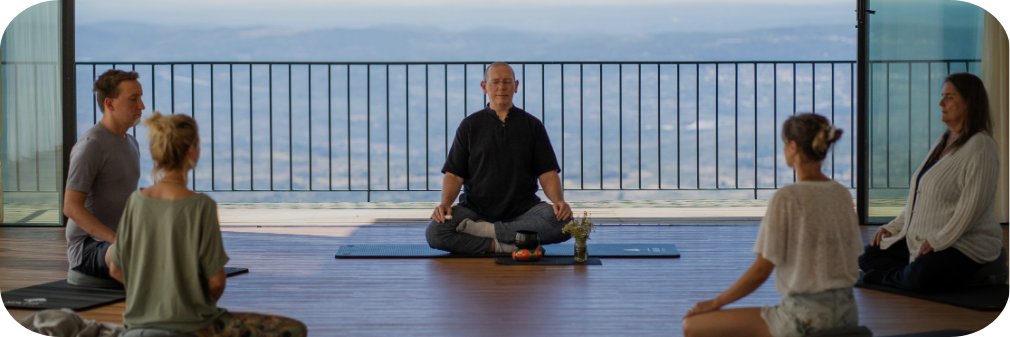 Aanpakken van stress: Bosbaden retreat • Ancient Healing in Kamalaya • Mindfulness in Griekenland • Connectie in Portugal
